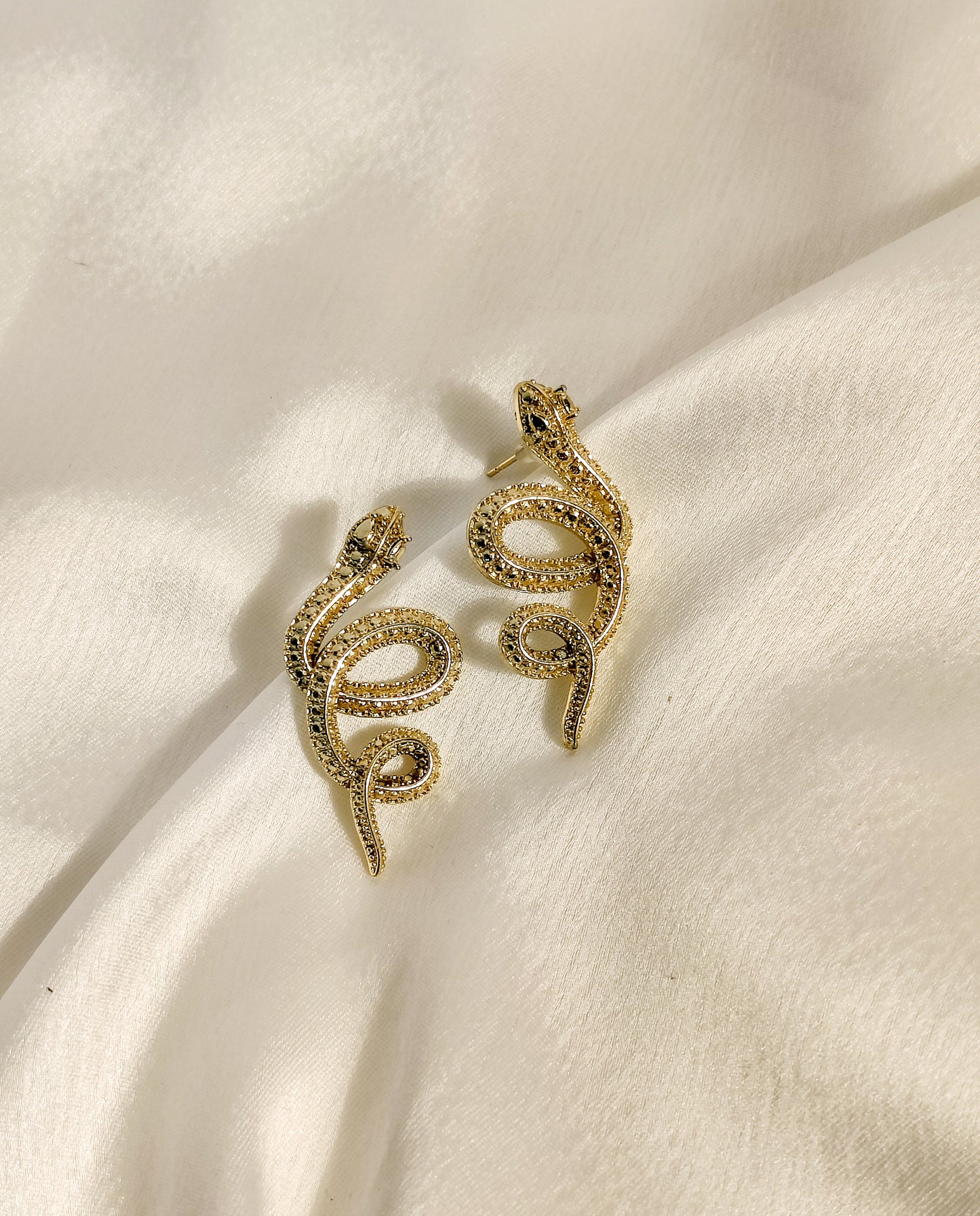 MEDUSA Gold - Serpent stud earrings