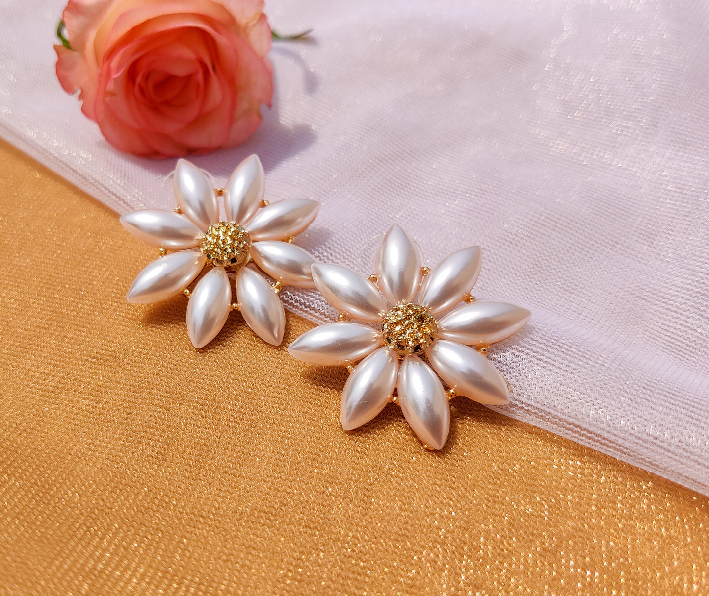 GRACE - Floral stud earrings