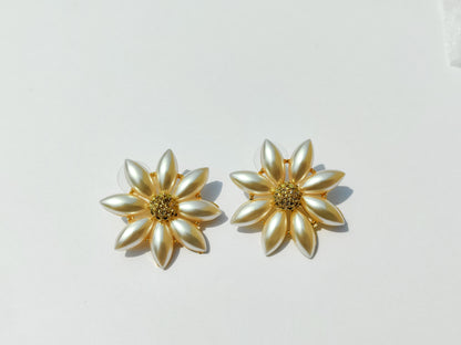 GRACE - Floral stud earrings