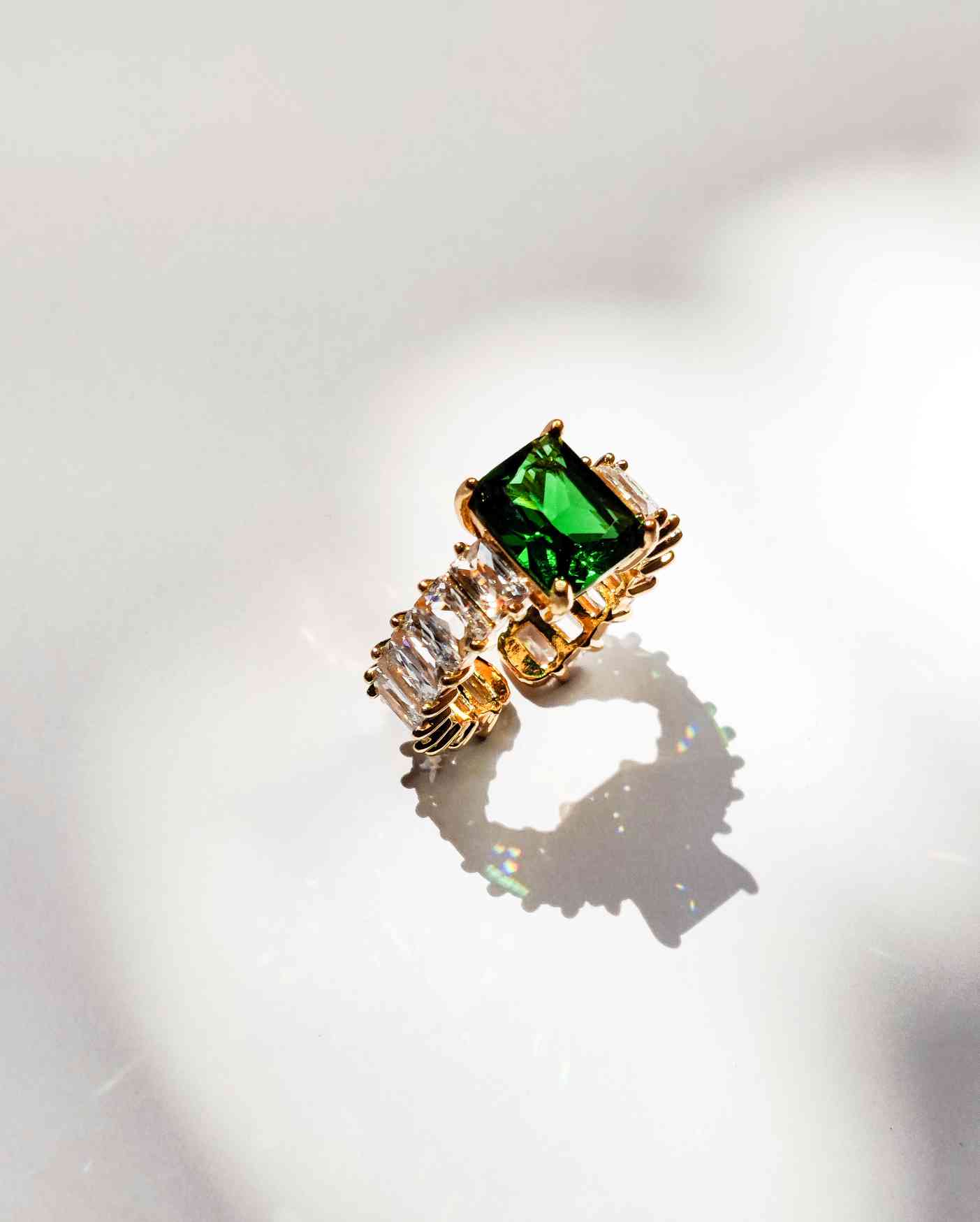 Lisa Emerald - Adjustable Ring