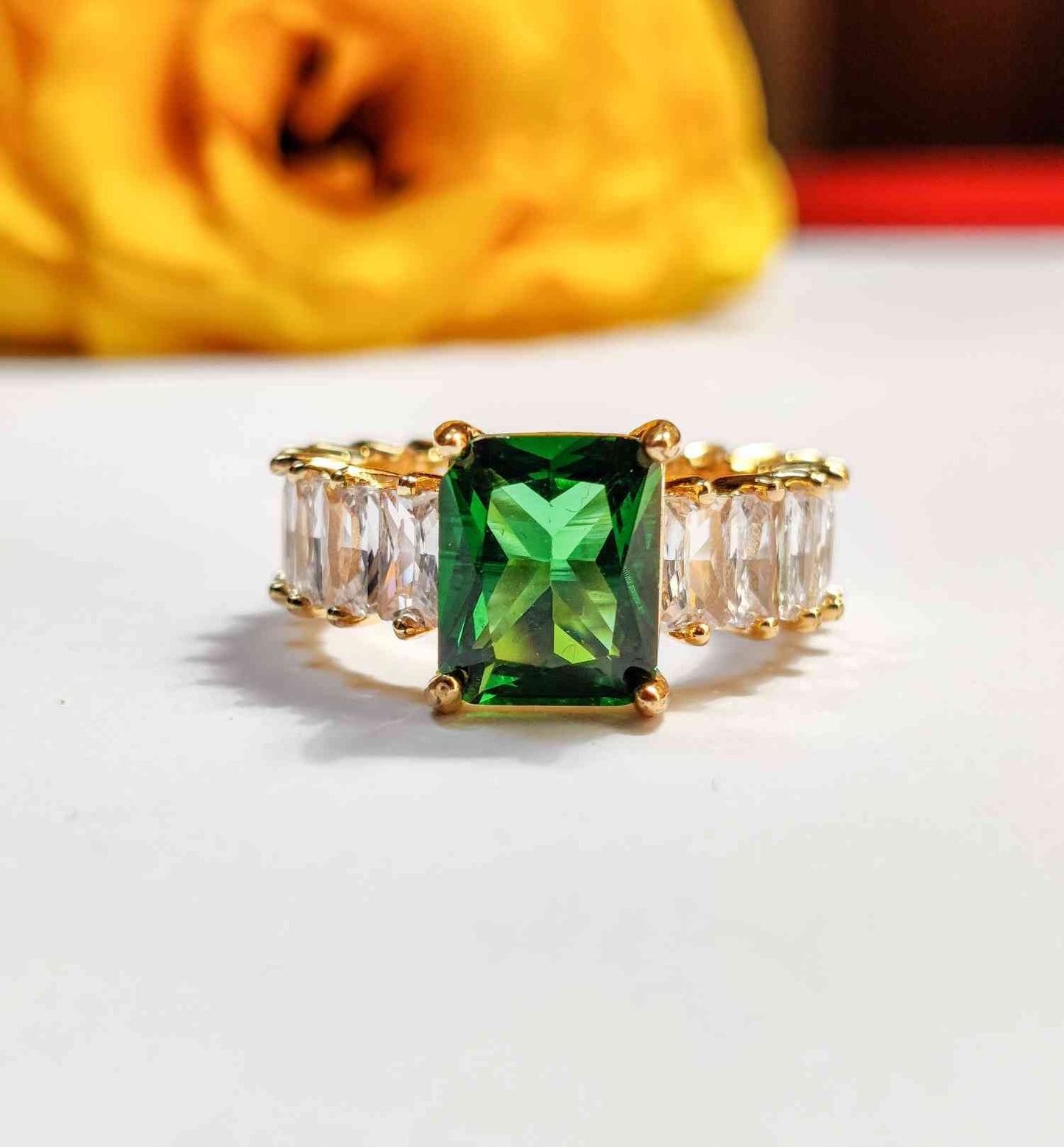 Lisa Emerald - Adjustable Ring