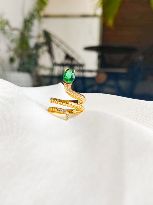 Emerald stone snake ring