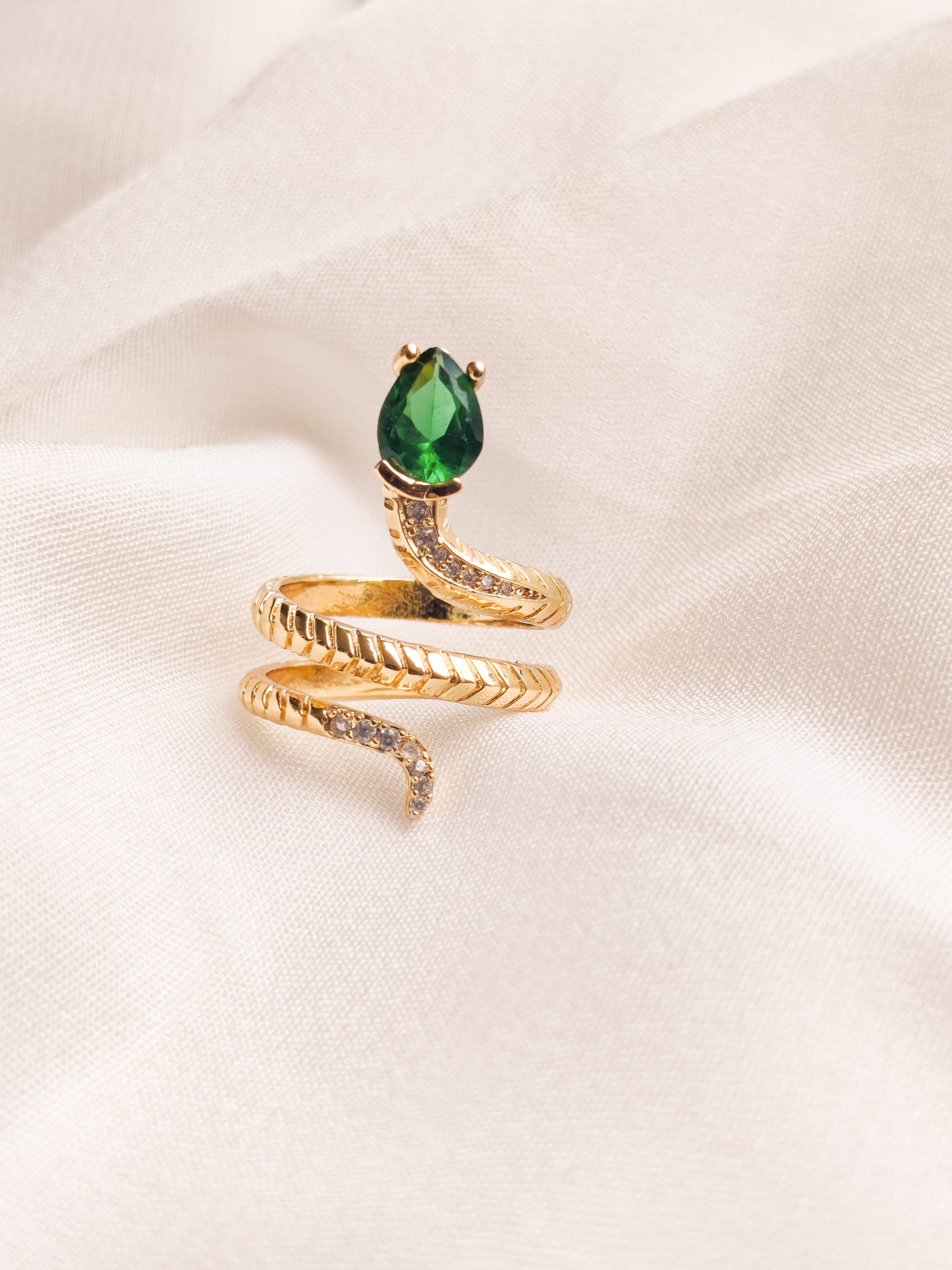 Emerald stone snake ring